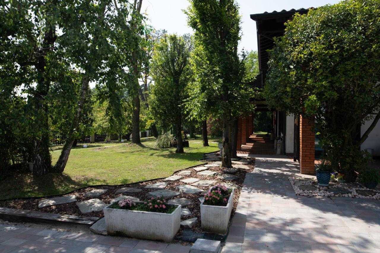 Villa De Alberti ヴェルジャーテ エクステリア 写真